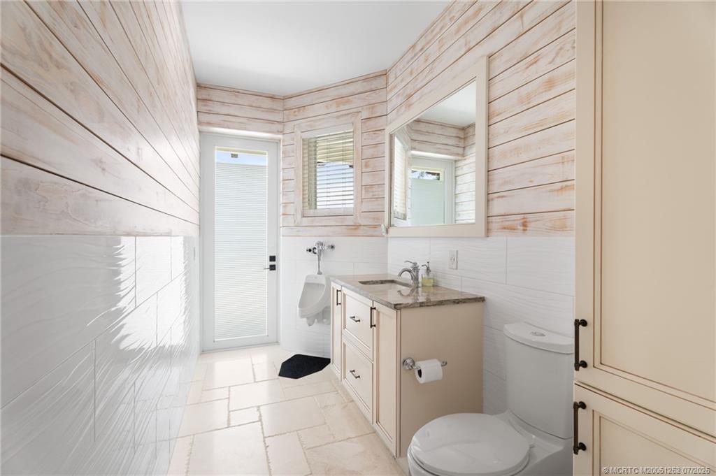 681 SW Bay Pointe Circle