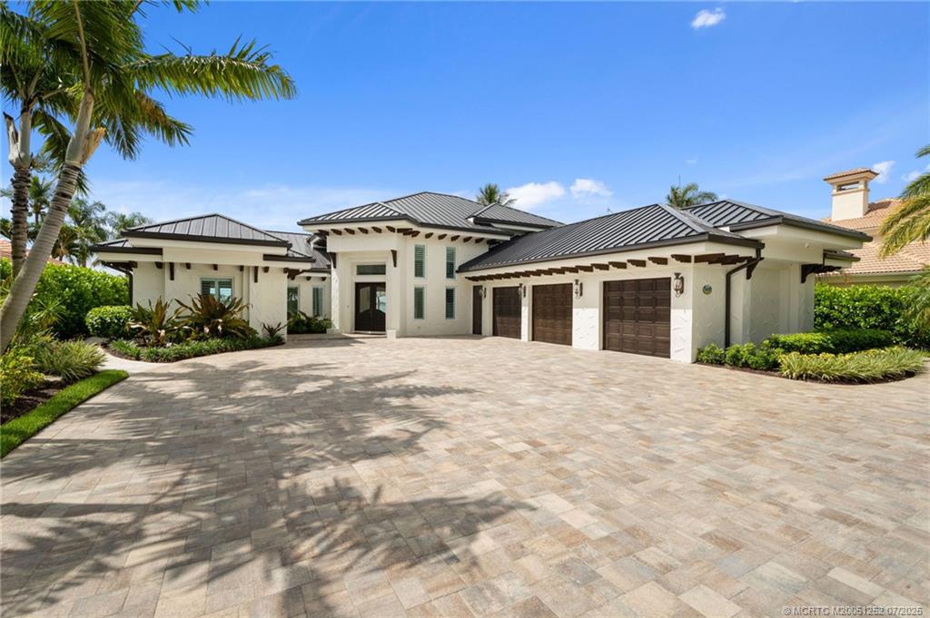 681 SW Bay Pointe Circle