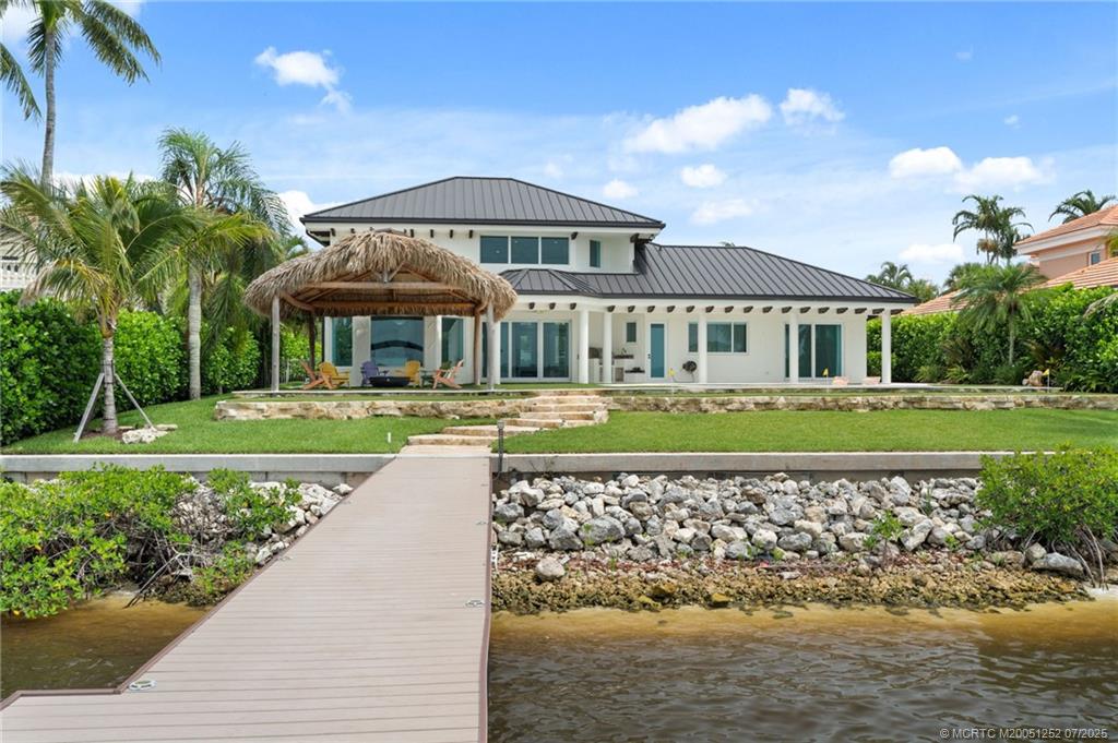 681 SW Bay Pointe Circle