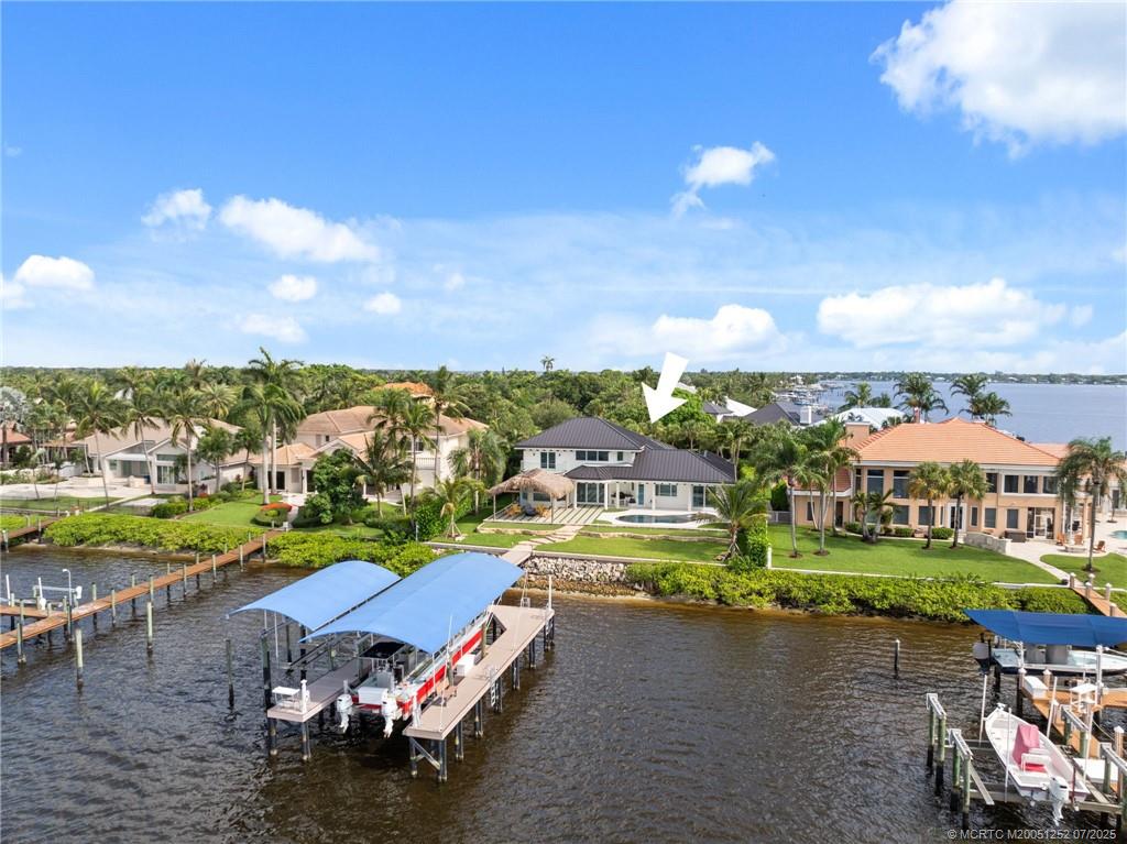 681 SW Bay Pointe Circle