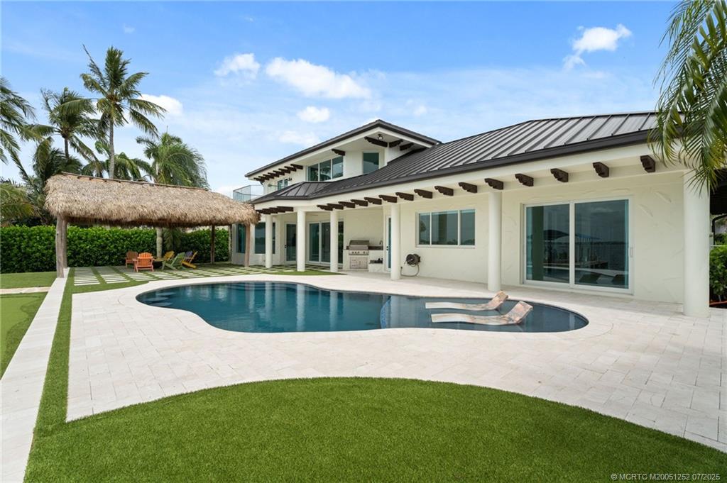 681 SW Bay Pointe Circle