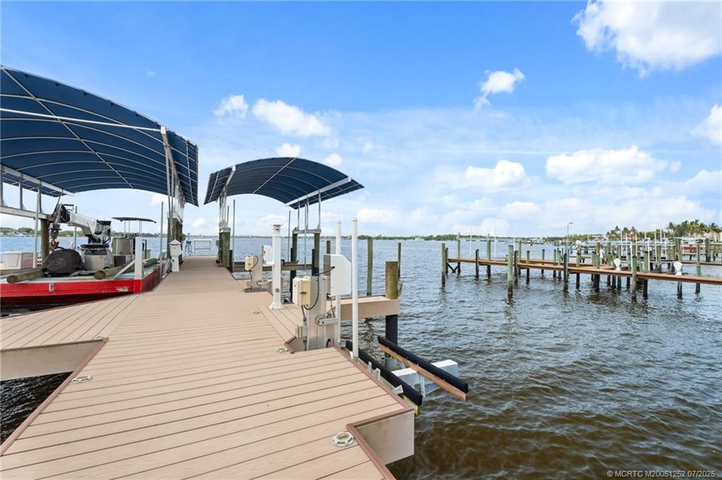 681 SW Bay Pointe Circle