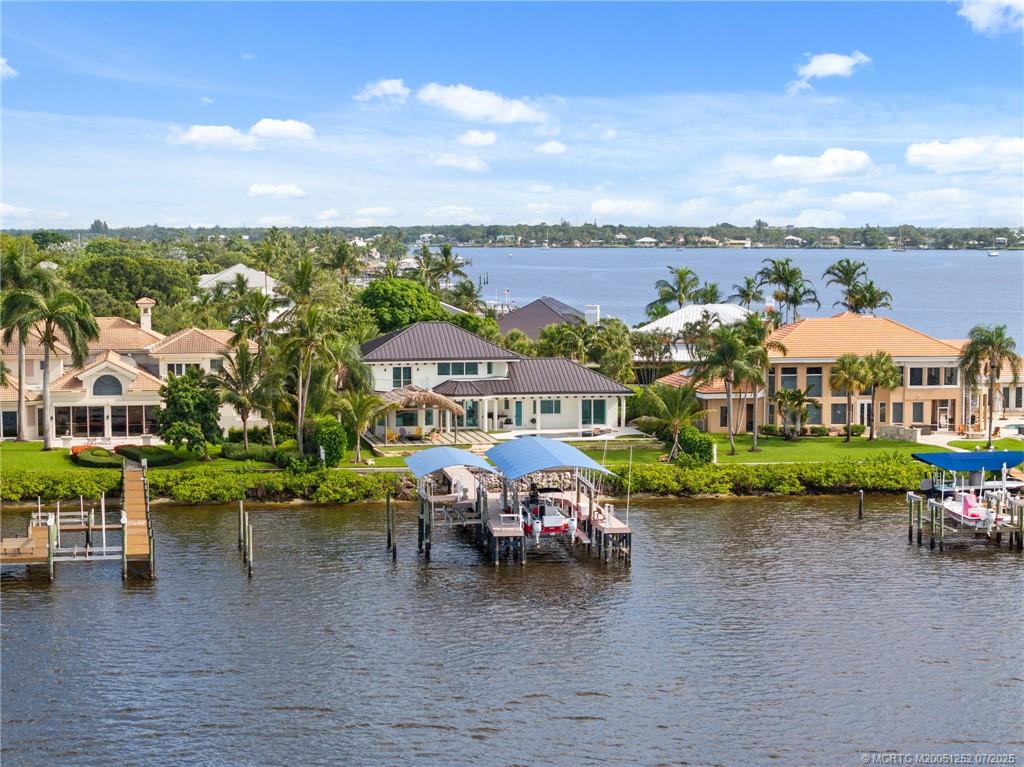 681 SW Bay Pointe Circle