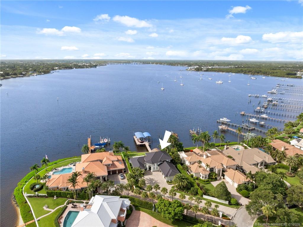 681 SW Bay Pointe Circle