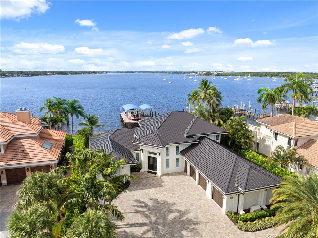 681 SW Bay Pointe Circle