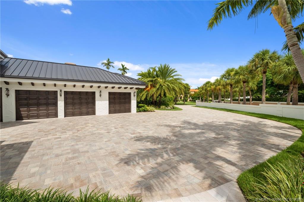 681 SW Bay Pointe Circle