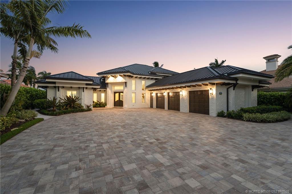 681 SW Bay Pointe Circle