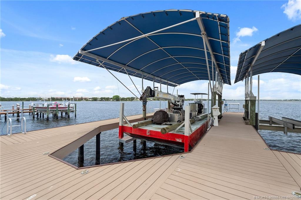 681 SW Bay Pointe Circle