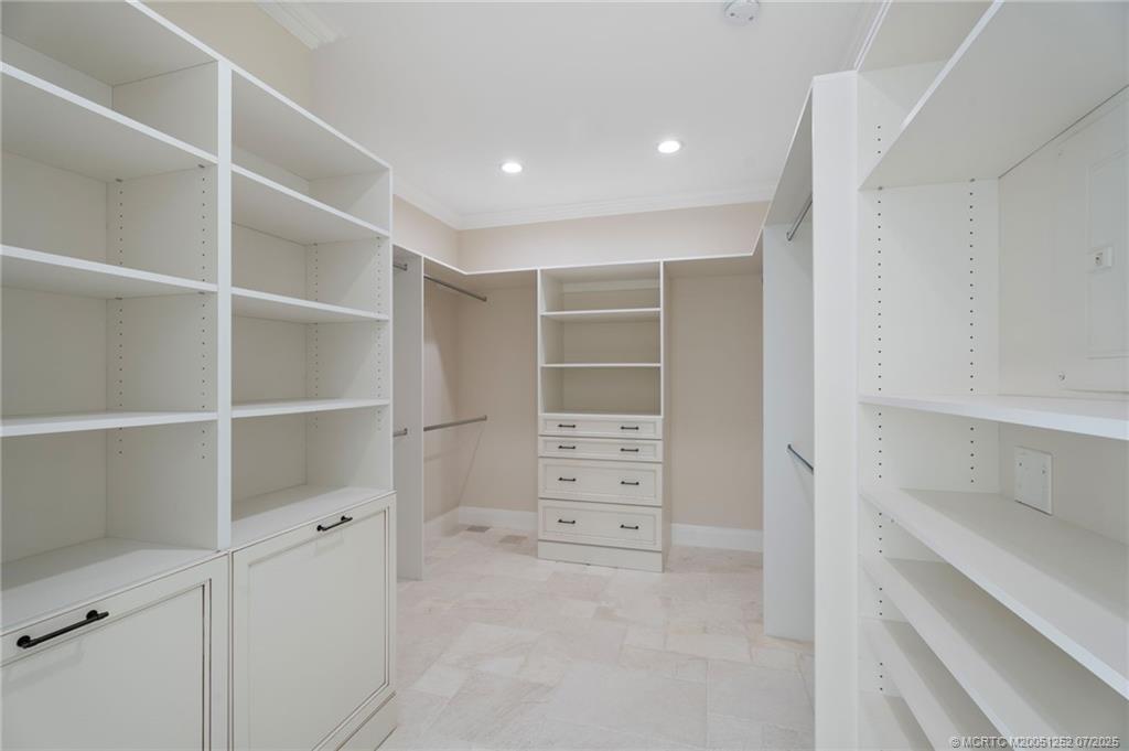 681 SW Bay Pointe Circle