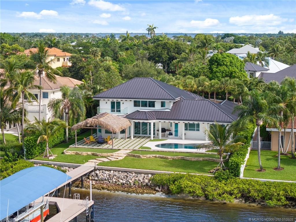 681 SW Bay Pointe Circle