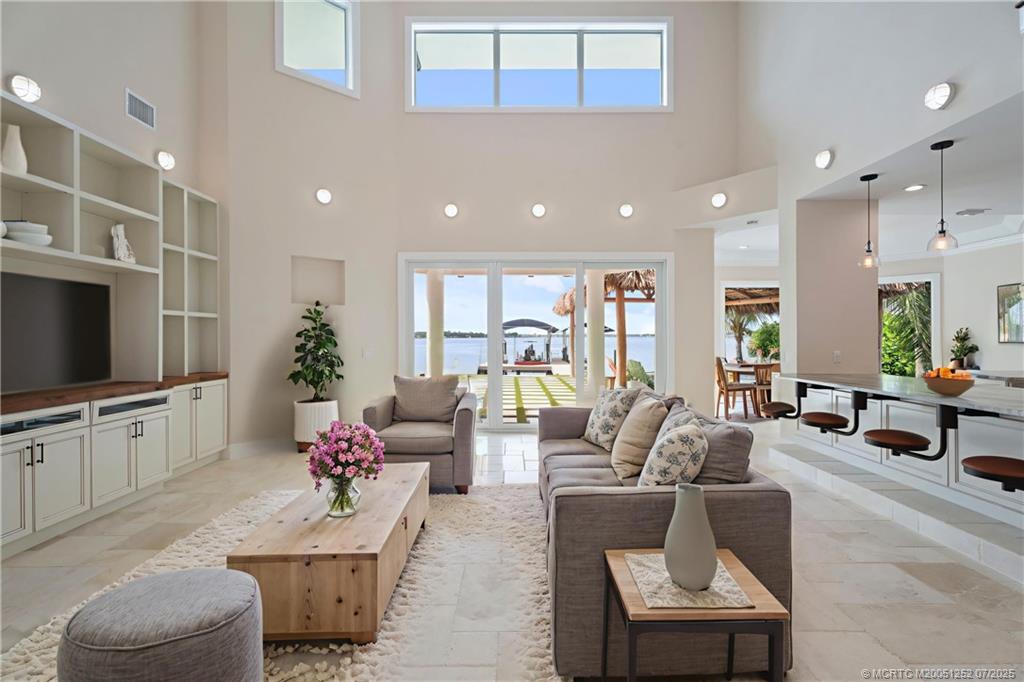 681 SW Bay Pointe Circle