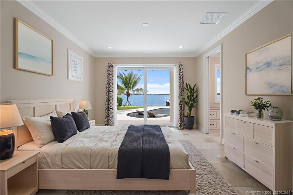 681 SW Bay Pointe Circle