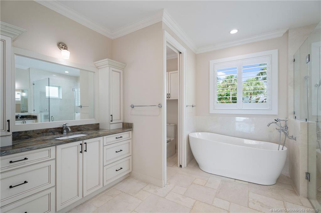 681 SW Bay Pointe Circle