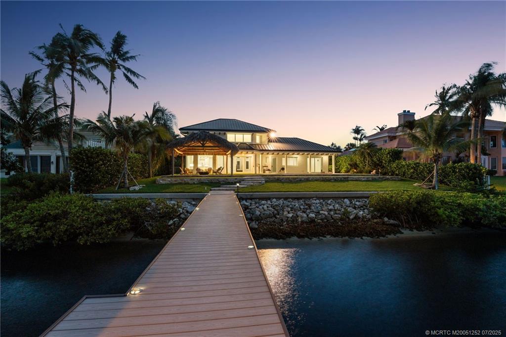 681 SW Bay Pointe Circle