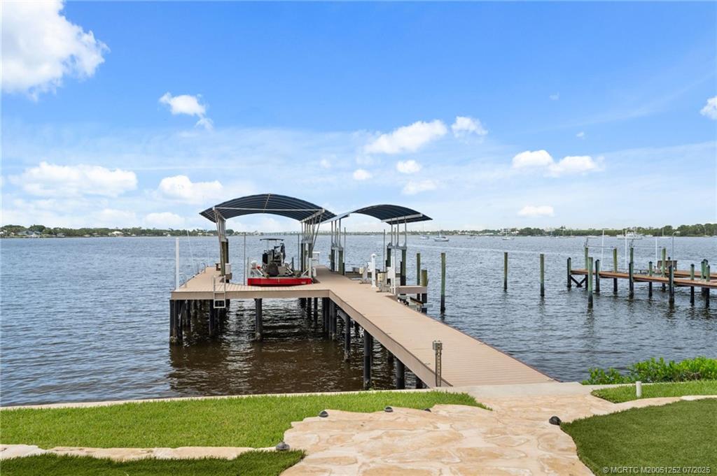 681 SW Bay Pointe Circle