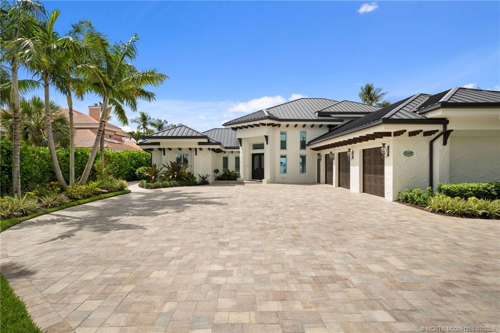 681 SW Bay Pointe Circle