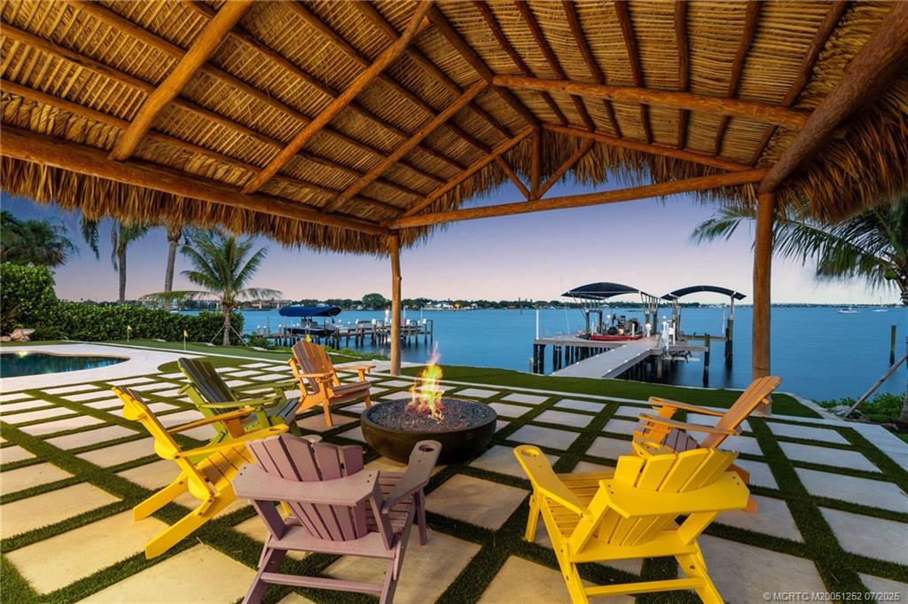 681 SW Bay Pointe Circle