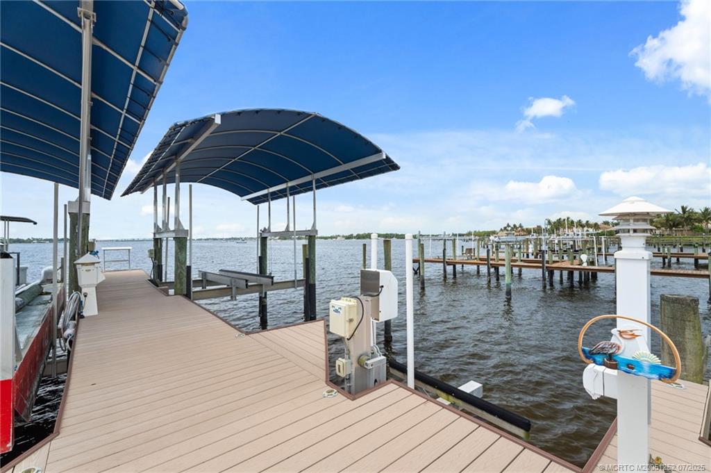 681 SW Bay Pointe Circle