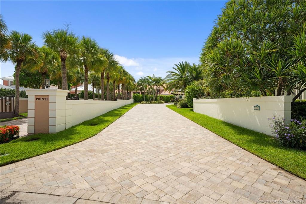 681 SW Bay Pointe Circle