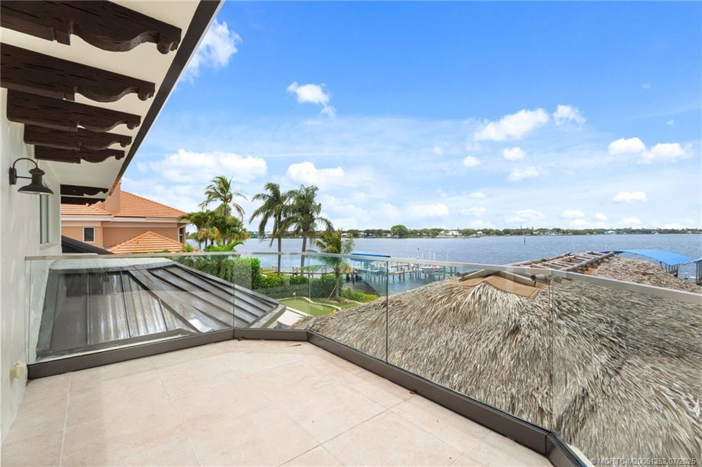 681 SW Bay Pointe Circle