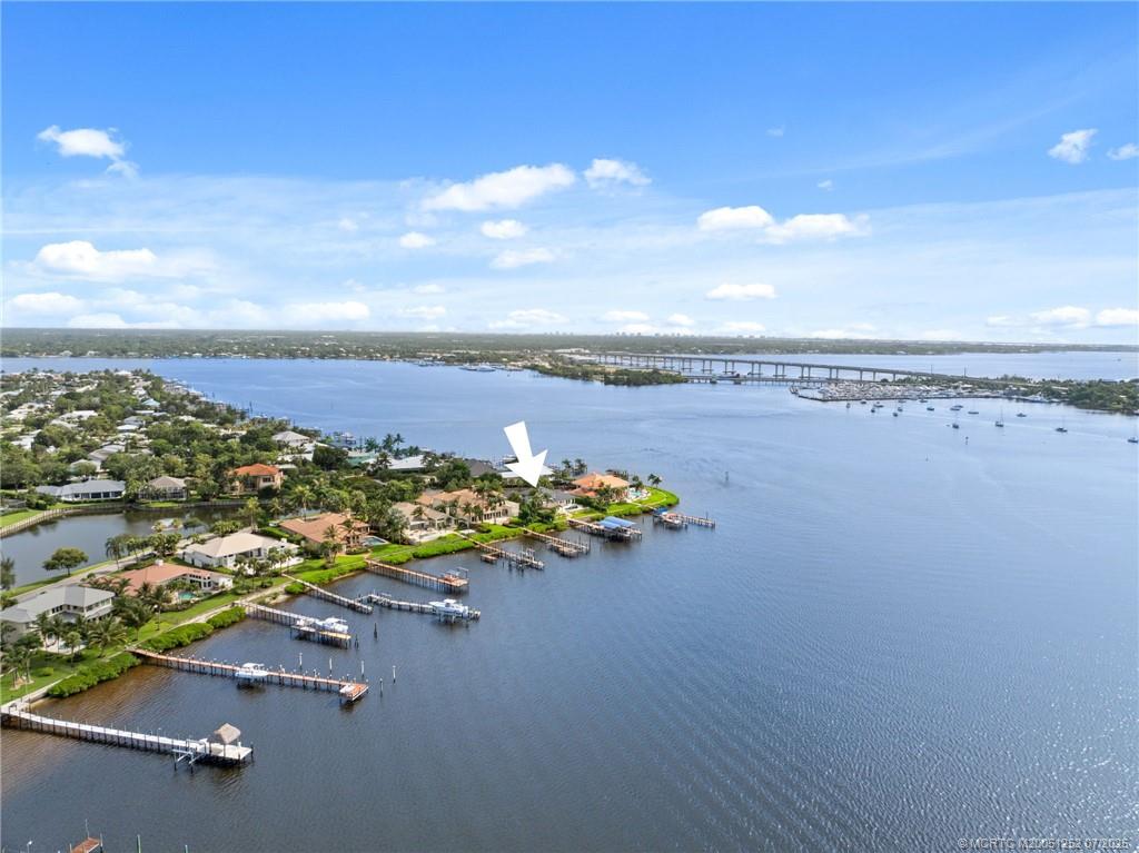 681 SW Bay Pointe Circle