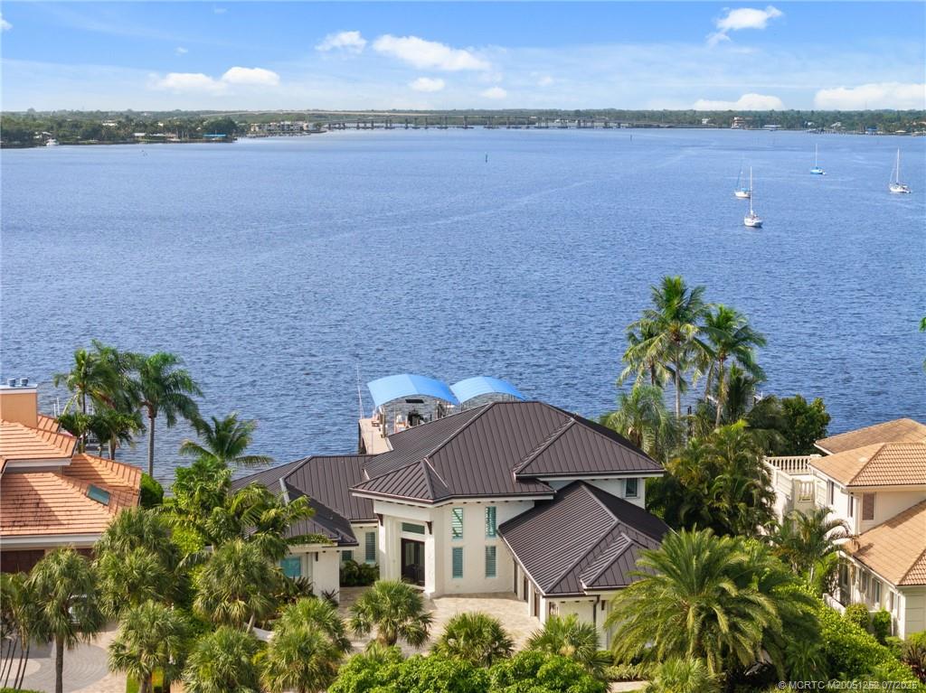 681 SW Bay Pointe Circle