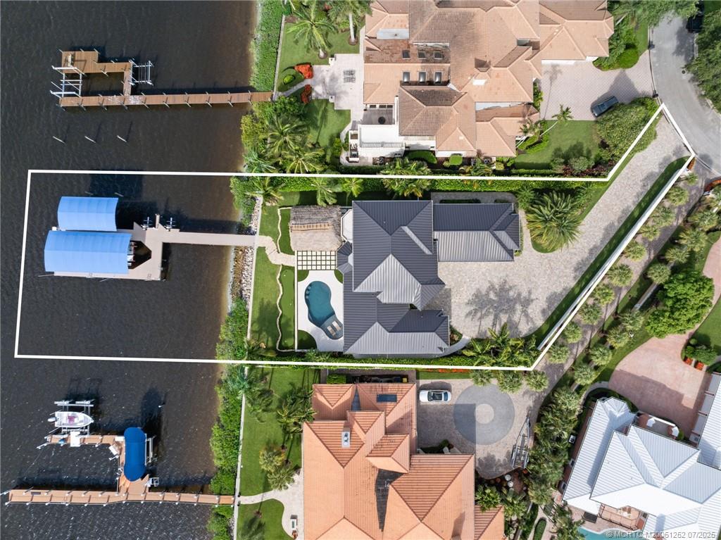 681 SW Bay Pointe Circle