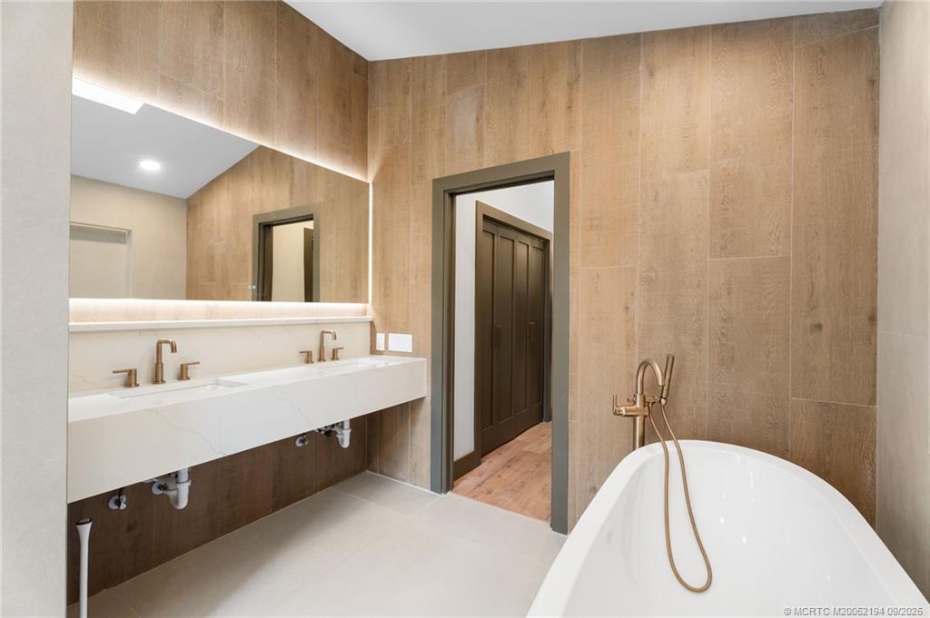 4248 SW Mallard Creek Trail