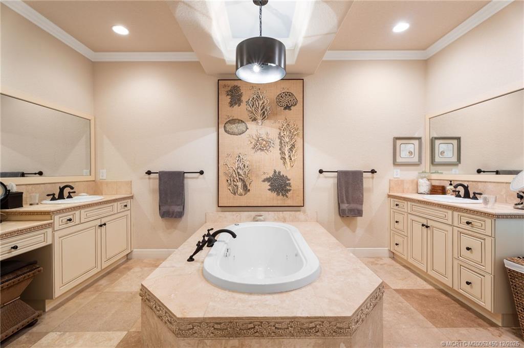 3306 SW Rivers End Way