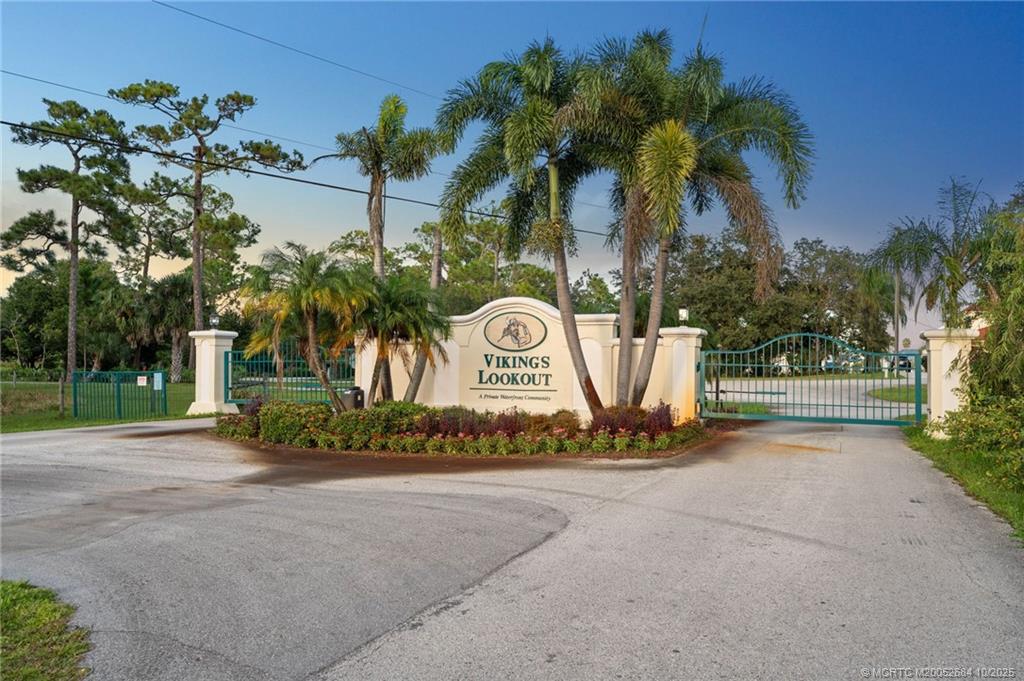 2441 SE North Lookout Blvd