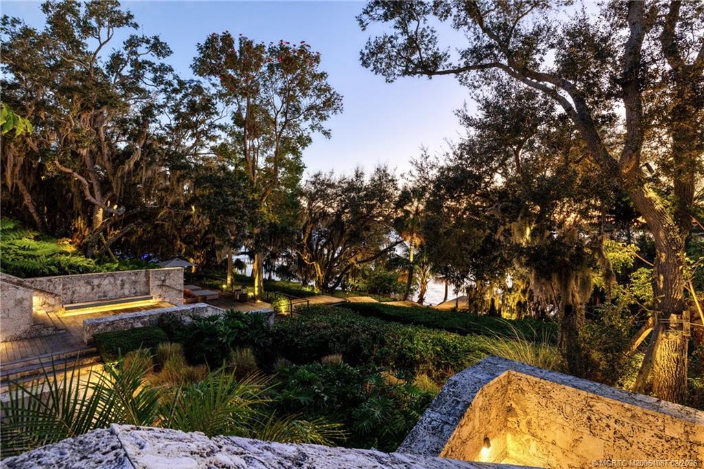 109 S River Road