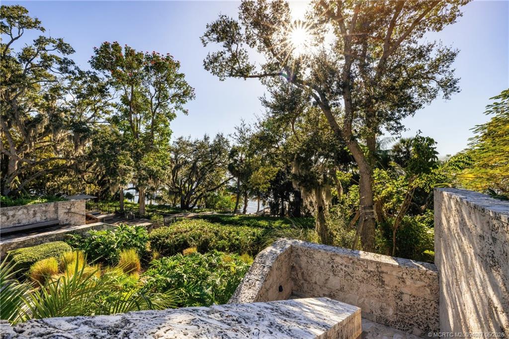109 S River Road