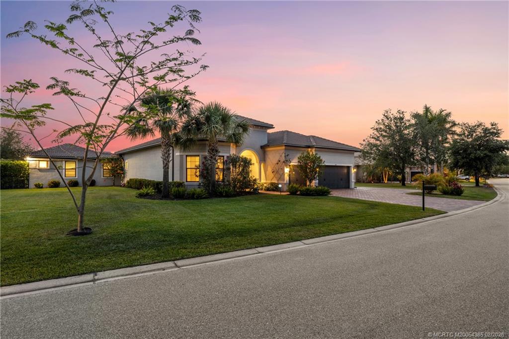 868 SW Habitat Lane