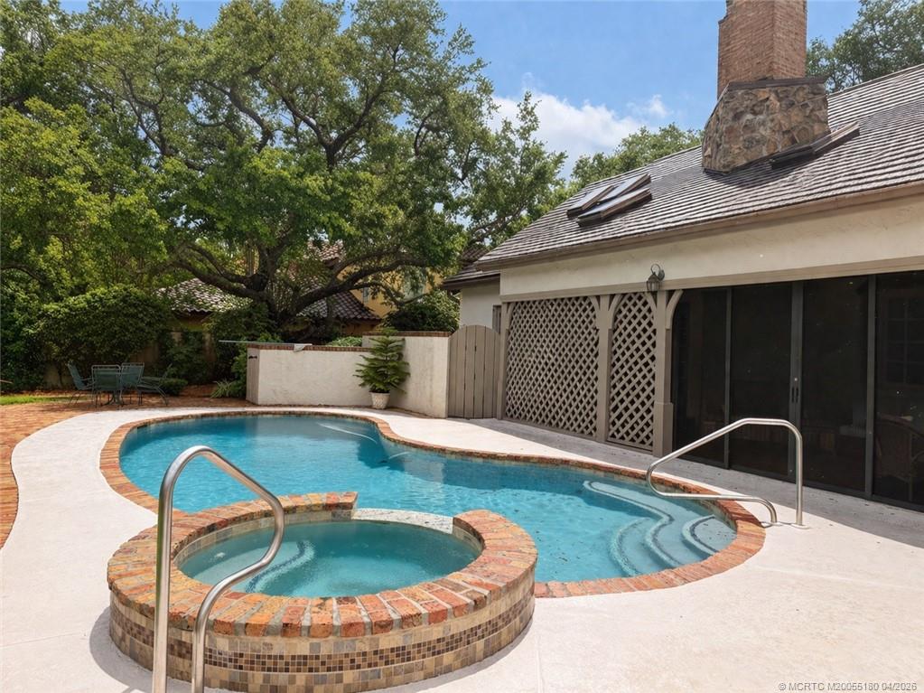 10 Pineapple Lane