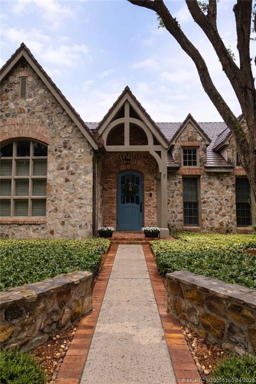 10 Pineapple Lane
