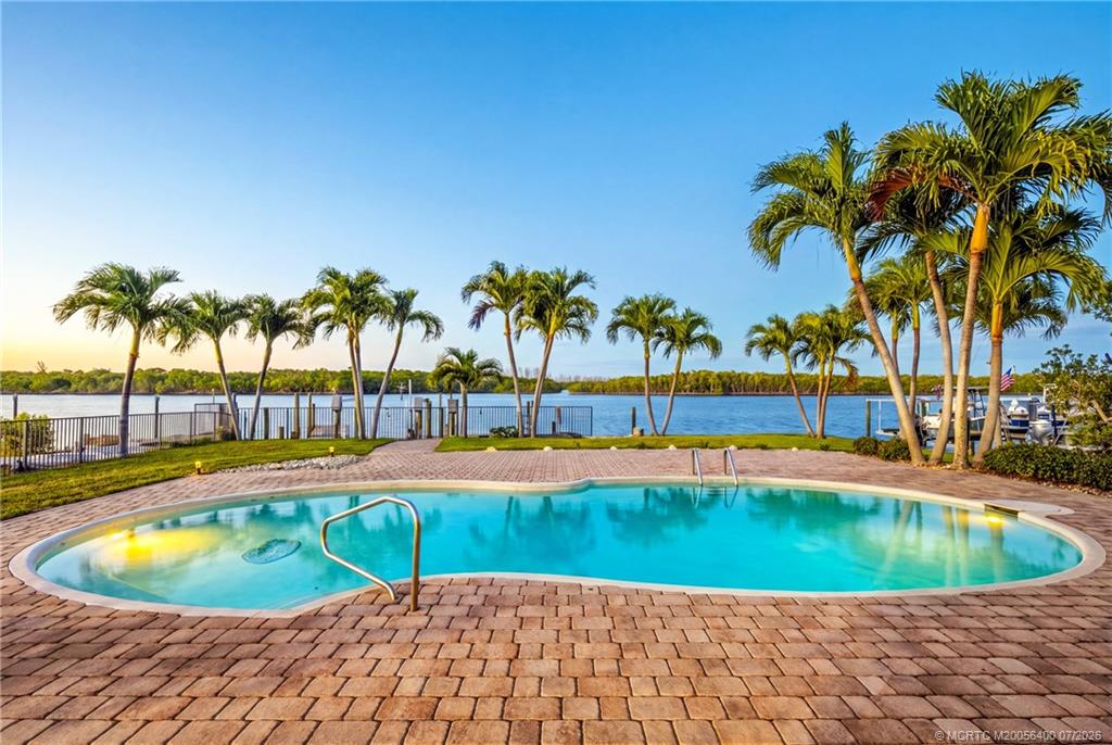 5644 SE Harbor Terrace