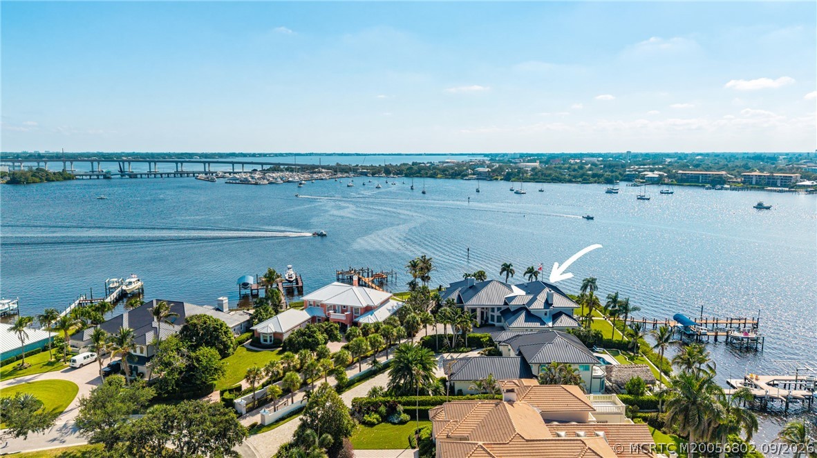 661 SW Bay Pointe Circle
