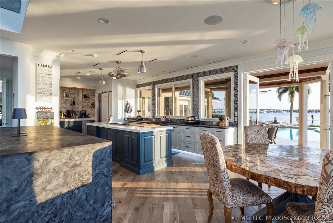 661 SW Bay Pointe Circle