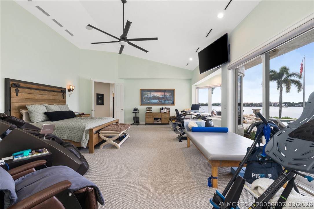 661 SW Bay Pointe Circle