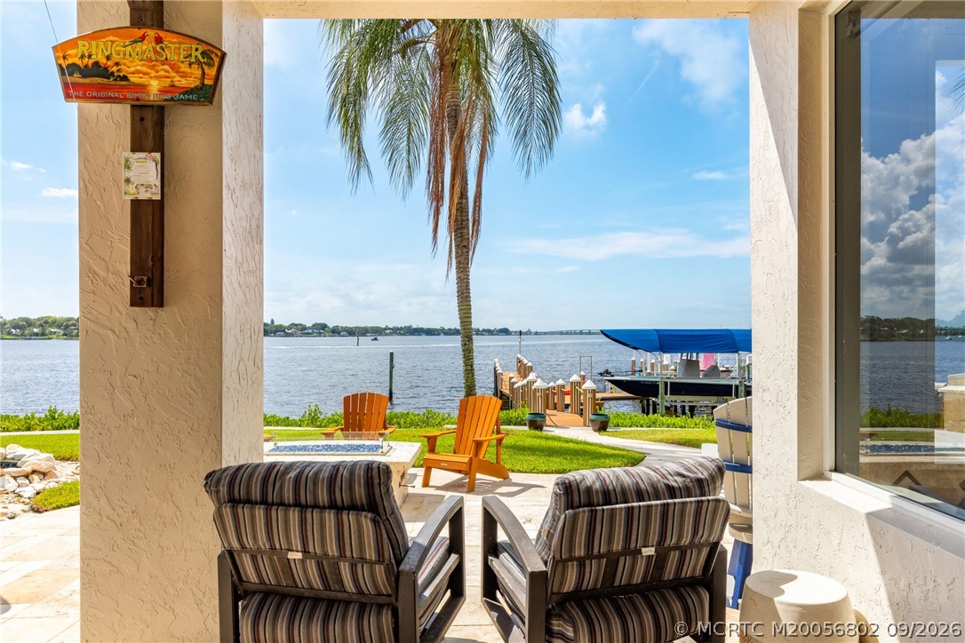 661 SW Bay Pointe Circle