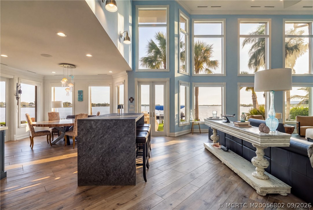 661 SW Bay Pointe Circle