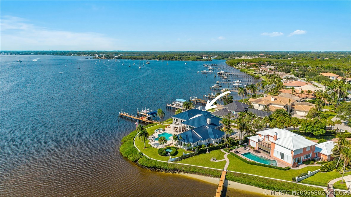 661 SW Bay Pointe Circle
