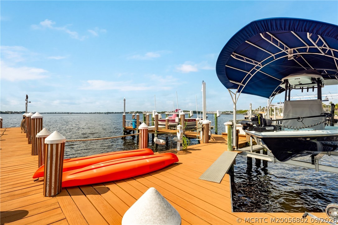 661 SW Bay Pointe Circle