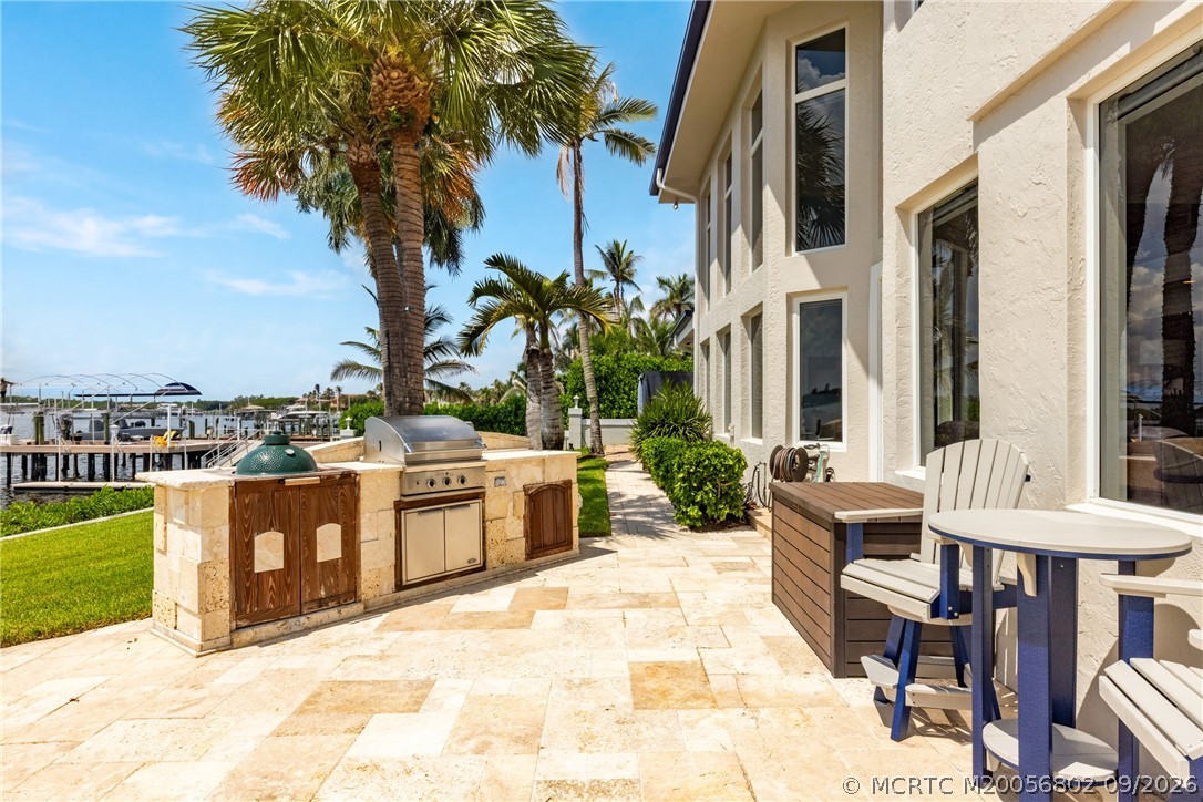 661 SW Bay Pointe Circle