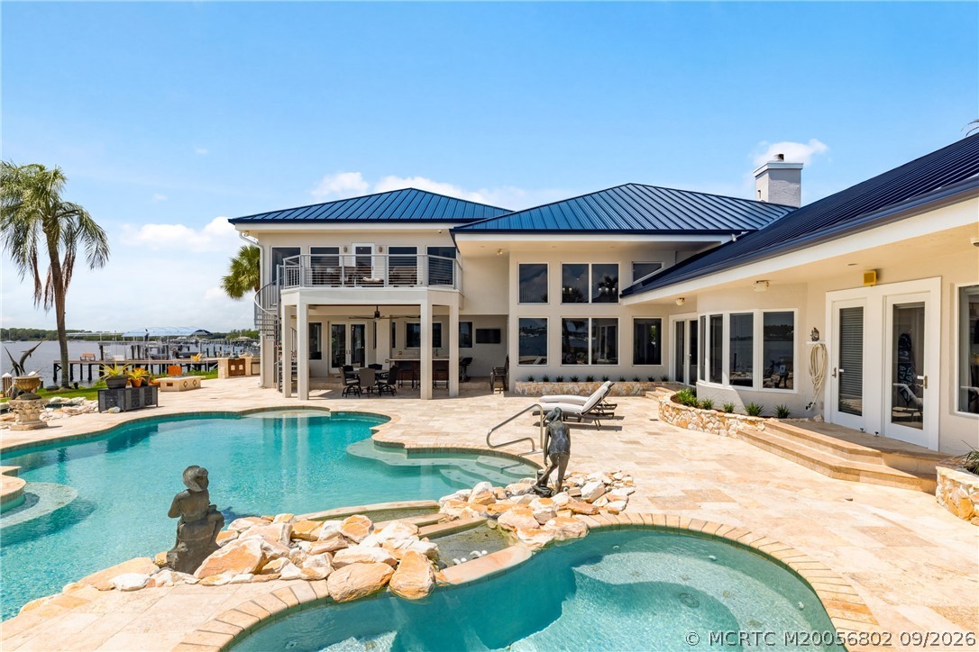 661 SW Bay Pointe Circle