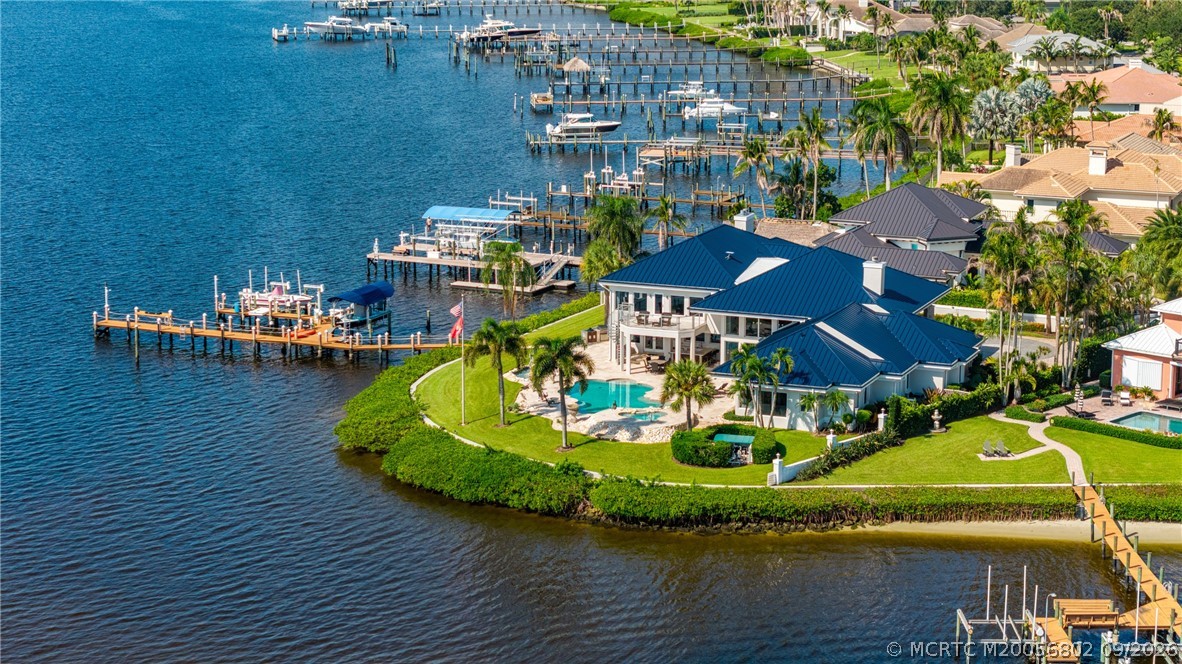 661 SW Bay Pointe Circle