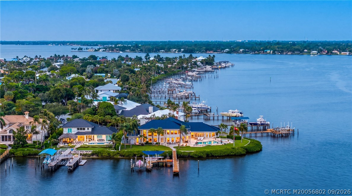 661 SW Bay Pointe Circle