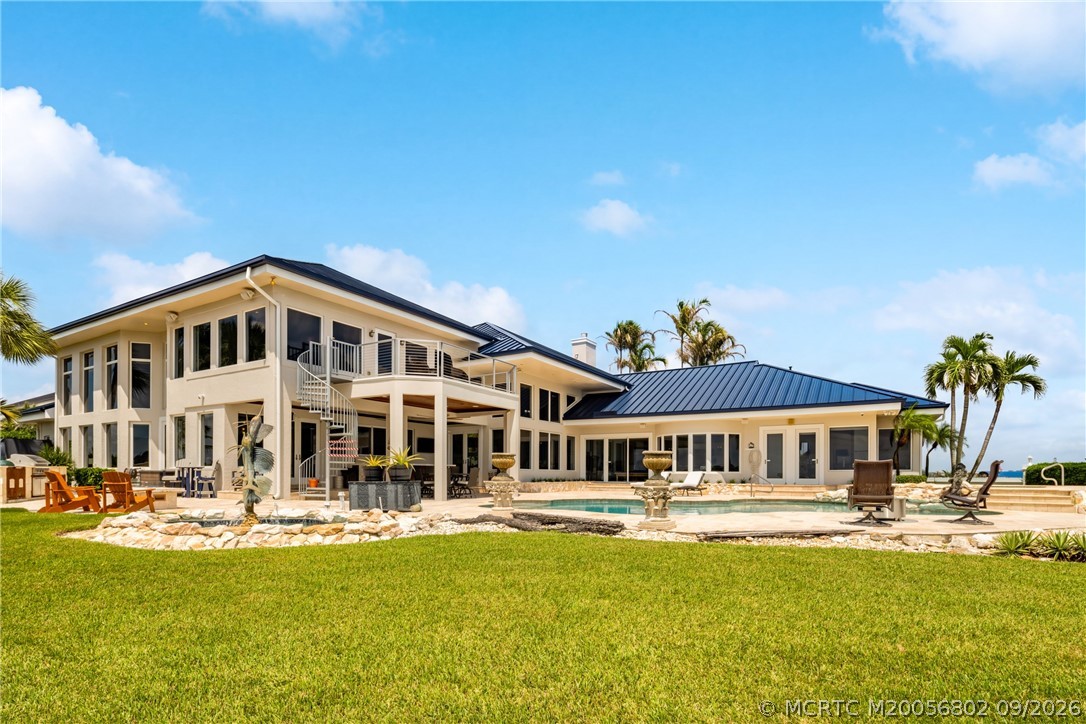 661 SW Bay Pointe Circle