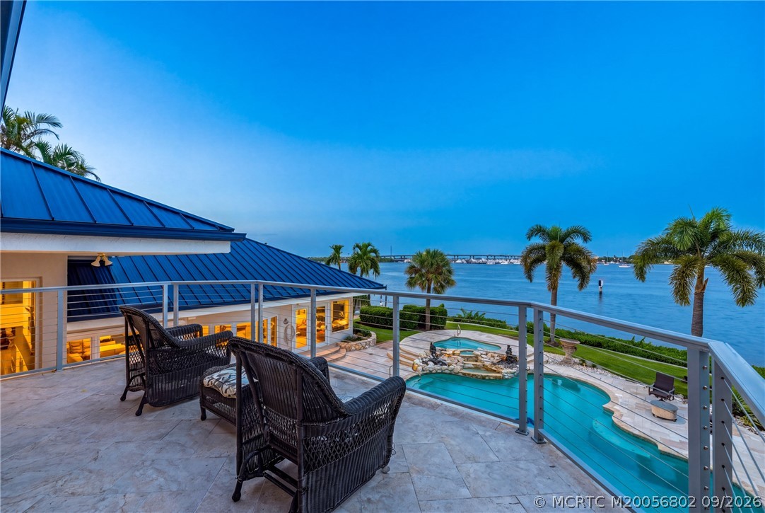 661 SW Bay Pointe Circle