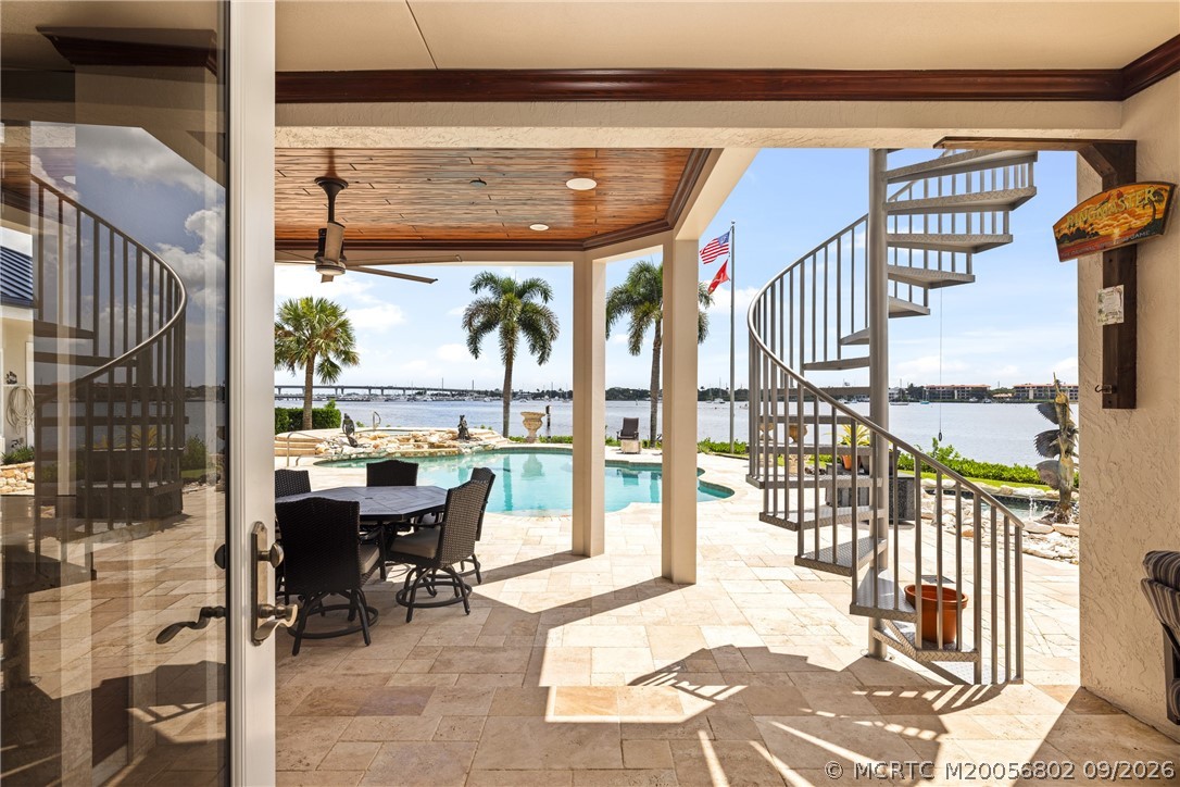 661 SW Bay Pointe Circle